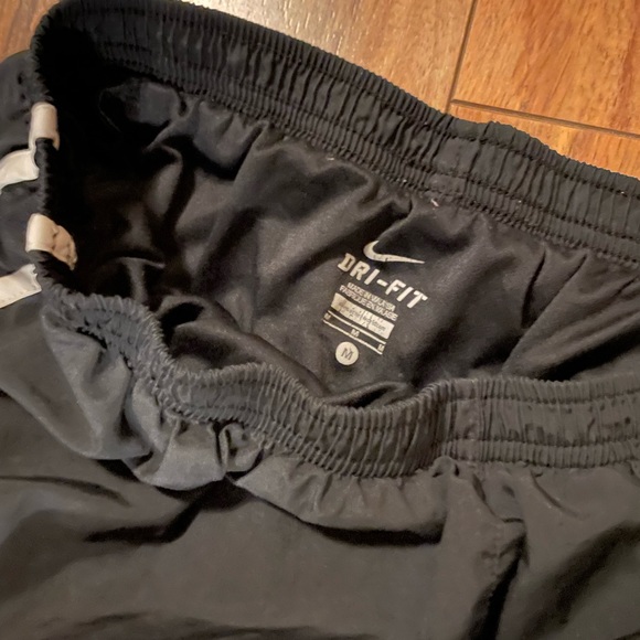 Nike gym shorts - Picture 2 of 2